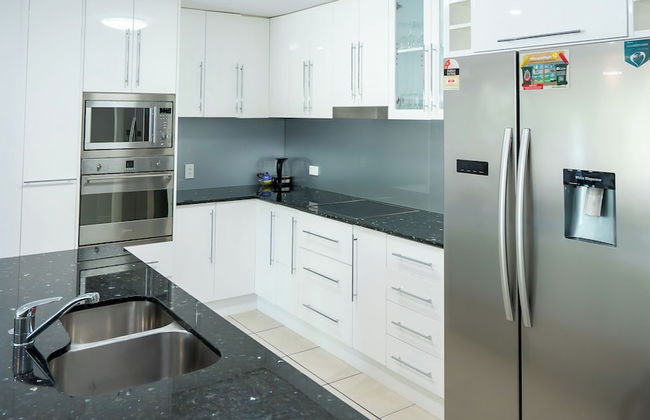 Waters Edge Apartment - Photo 17