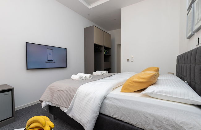 Tesla Boutique Apartments & Rooms - Photo 17