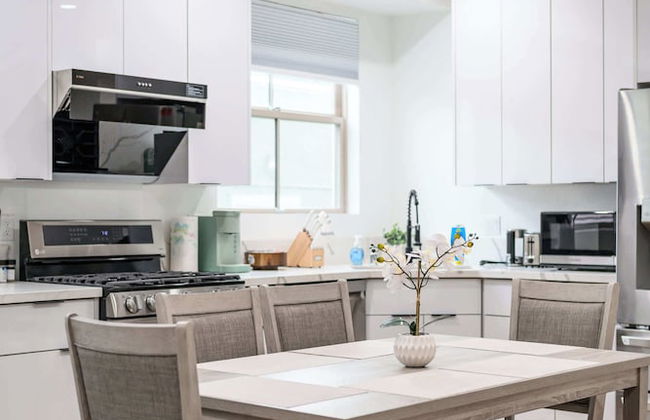 Not Affected by the Fire/modern Spacious Home With Parking & Fully Equipped Kitchen #3 - Foto 52