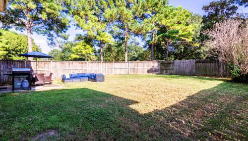 Cozy & Modern 5BR Smart Home with Yard and BBQ - Foto 5