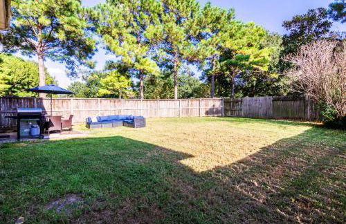 Cozy & Modern 5BR Smart Home with Yard and BBQ - Foto 5