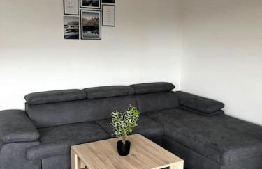 LOOT LARGE /Stadtrand /Parkplatz - Foto 2