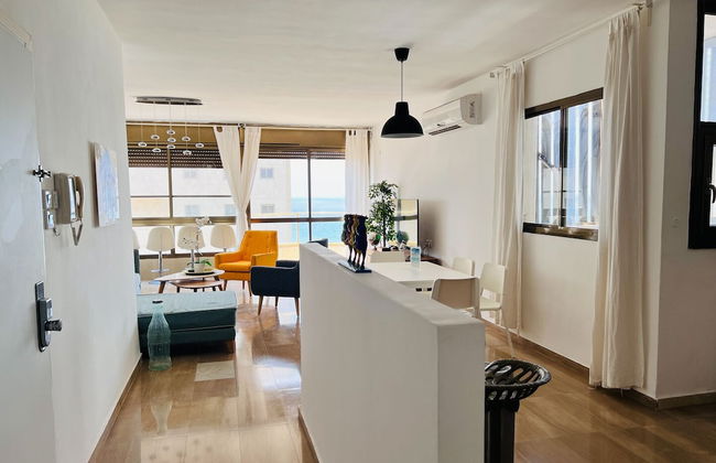 Elegant Apt with Balcony & Sea View by FeelHome - Photo 12