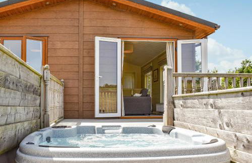 Buckland Lodge - Photo 1