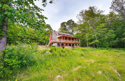 Expansive Wilmot Escape with Deck Near Skiing! - Foto 35