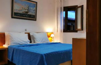 Venetia's Stone House - Photo 18