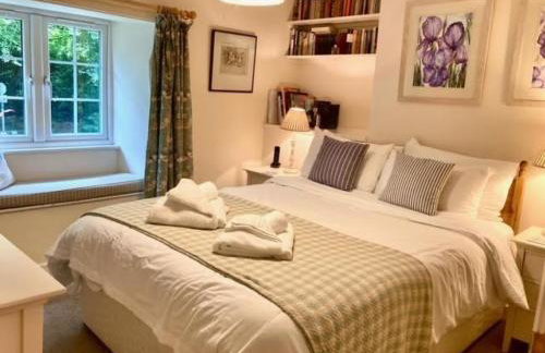 Hollyhocks Cottage surrounded by beautiful Cornish countryside. - Foto 20