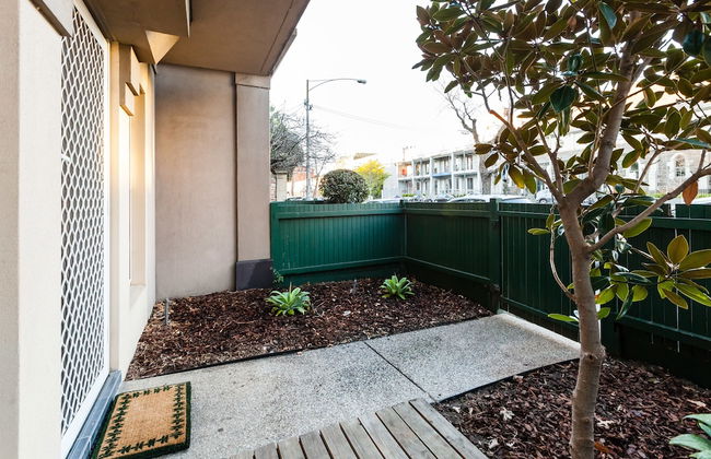 DAWN, 2BDR Carlton Apartment - Photo 24