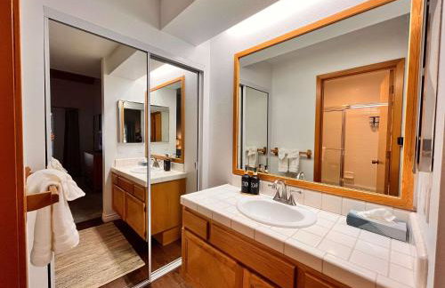 Snowcreek IV - Cozy Mammoth Ski Condo with Mtn Views and Hot Tub - Foto 24