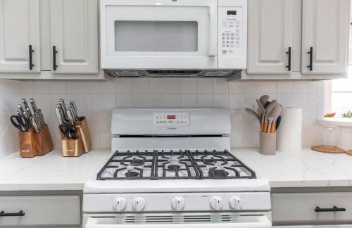 Elite 4BR 2BA Holiday Home with Hot Tub, Pool, and BBQ - Foto 17