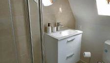 Chic Studio Roberta à Tours - Parking gratuit, Gare de Tours et St-Pierre-des-Corps TGV & Parc Expo - Foto 4, towels, Shower