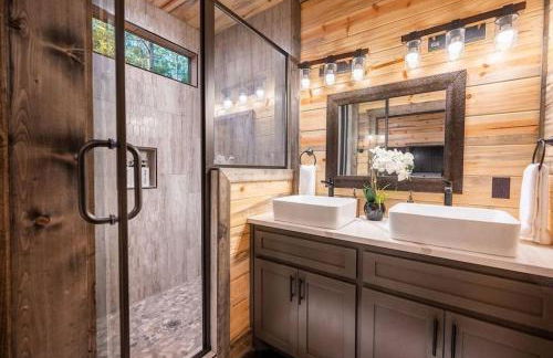 The Blaylock Cabin, 2 King, Hot Tub, Pet Friendly! - Foto 15