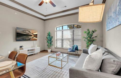 Cozy 1BR- Pool,Gym,Pkng,Near BOK Ctr&Arts Dstrct - Photo 1