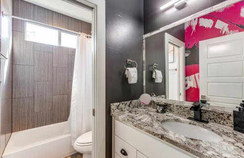 The Q - Austin Family Vacation Home - Hot Tub, Sauna, Gym & Backyard - Foto 21