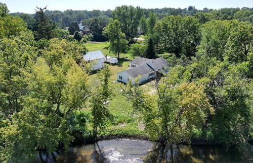 Riverside Retreat - Renovated Home on 15 Acres! - Foto 1