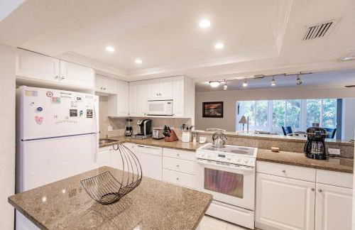 1205 PD Experience Coastal Charm in this Townhome - Foto 14