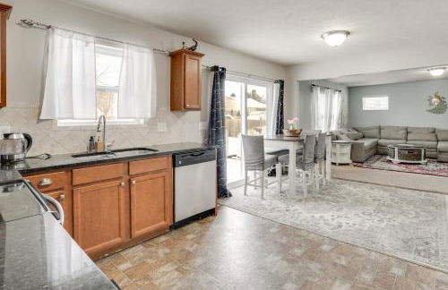 Spacious Family Getaway with Yard in Kalamazoo! - Foto 10