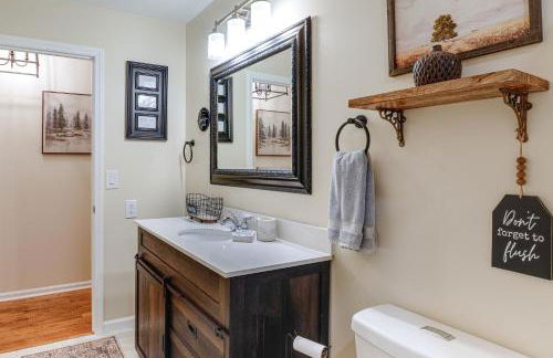 Deck and Game Room! Lakefront Blue Ridge Mtn Gem - Foto 18