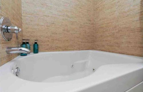 Luxury Building with Ocean Views in Downtown - Foto 34