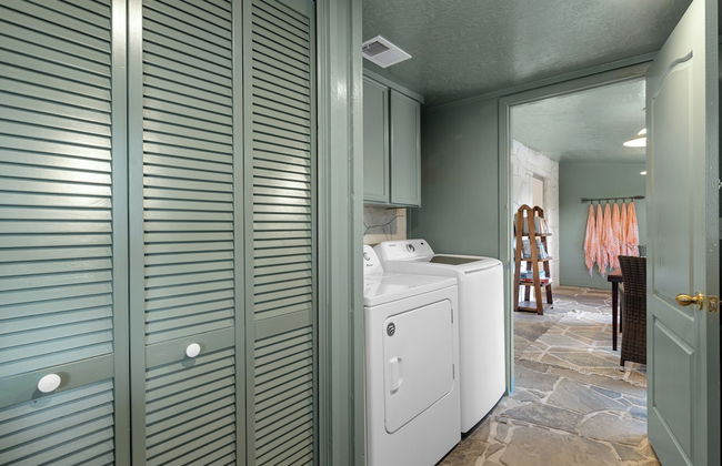 Creekside Haven with Pool and Firepit - Foto 25