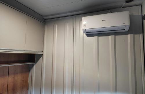 Studio 9 Ahú com Ar-Condicionado Wi-Fi próximo Museu do Olho e Ópera de Arame 1º and - Foto 24