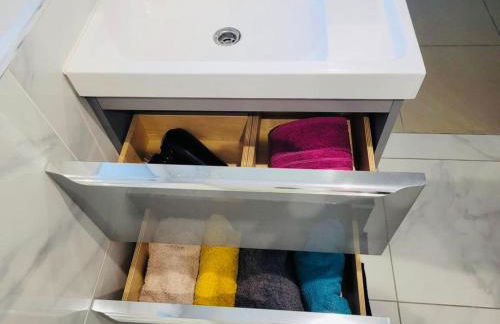 100m2 2 chambres 8 personnes - Grand parking et terrasse privée - Proche CDG-Parc expositions-Paris-Astérix-Disney - Foto 14