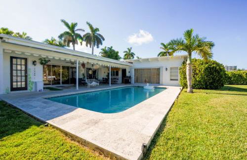 3BD Tropical Luxe Stay with Pool, Gameroom and Grill - Foto 29