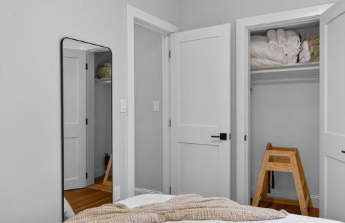 LUX Retreat Home with Yard - Foto 56