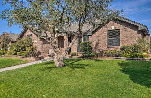 Luxe Midland Retreat with Patio, Grill and Yard! - Foto 33