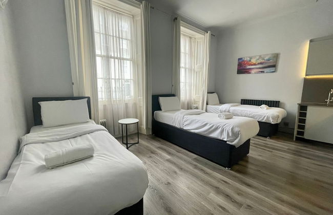 Baker Street Apartments - Photo 3