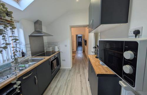 6 bedroom 6 Ensuite 1 min to M6 Jct 9 15 min to Bham - Foto 5