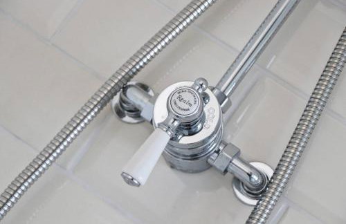 WALK TO THE BEACH, spacious cottage with sea views - Foto 20