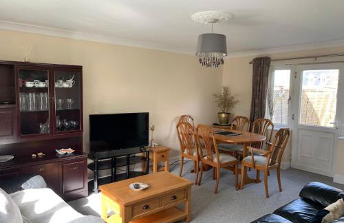 Comfy, king bed families & Contractors welcome - Foto 19