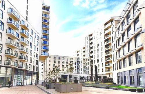 New Central Woking 1 and 2 Bedroom Apartments with Free Gym, close to Train Station - Photo 35