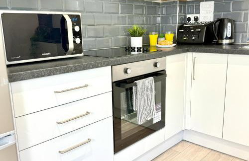 Evergreen Lodge - Two Bed Lux Flat - Parking, Garden, Patio, WIFI, Netflix - Close to Blenheim Palace & Oxford - F3 - Photo 18