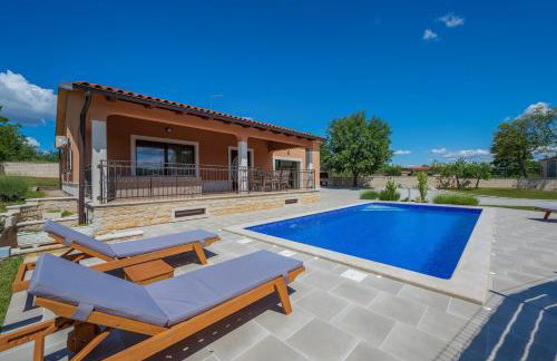 Villa Luna Tinjan, Pool and Wellness - Photo 1