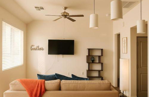 2 Bedroom Villa, Dog Park, Lake, WiFi, Laundry , Pool - Photo 1