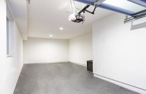 Spacious Luxury Villas in the heart of LA! Free parking and Jacuzzi - Photo 19