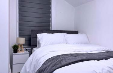 House for 8 in Gillingham close to train station with free parking - Foto 16