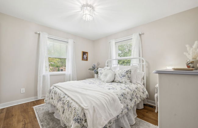 Tranquil Cozy 3br Home With Deck & Bbq 3 Bedroom Home by RedAwning - Photo 7