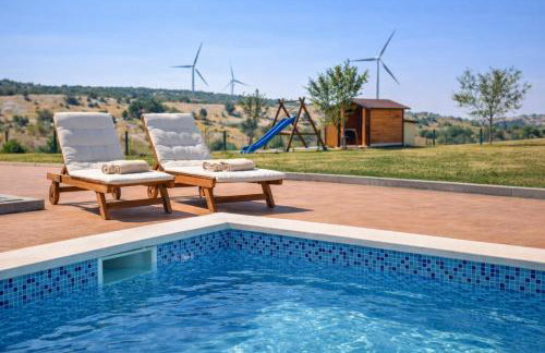 Holiday home Svilaja I Heated pool, family retreat - Photo 44