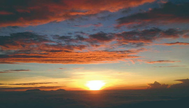 Increíble amanecer desde el Monte Bromo