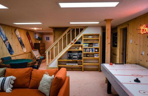 Wine Moose w Hot tub Fireplace Sauna 9min to Mt Snow - Foto 5