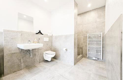 Tolstov Apartments - Monteurwohnung mit 3 Zimmern , Terrasse und Parkplatz - Photo 16