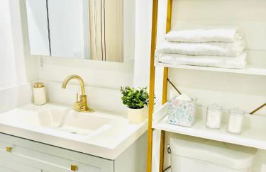 Newly Built Modern Central 2B On Sherman with Free Parking - Foto 15