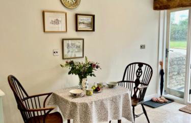 Idyllic secluded hideaway with countryside views on the edge of the Cotswolds - Photo 10