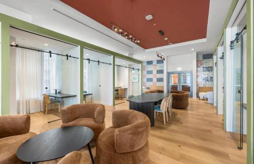 Modern Condo Steps from Bayside & Kaseya Center - Foto 17