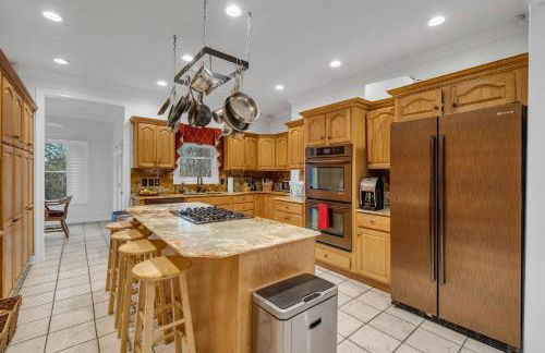 LakeFront | HotTub | Dock | 4BD4.5BA | FreeParking - Foto 30