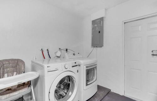 Hidden Gem 4 Bedroom Home with Private Pool & Game Room - Photo 17