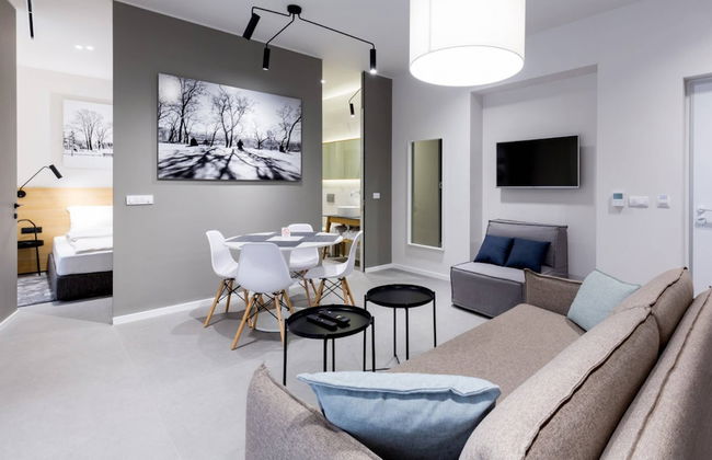 Teanna Lux Apartments - Photo 1